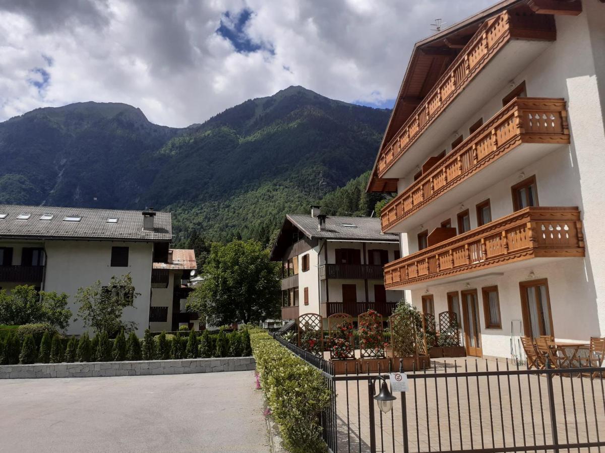 Park Residence Imperator Carisolo Exterior photo