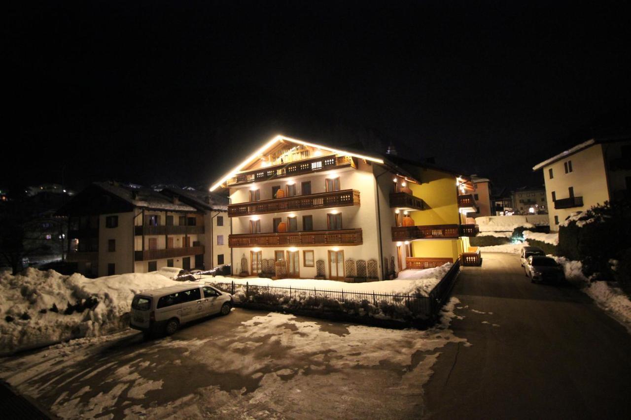 Park Residence Imperator Carisolo Exterior photo